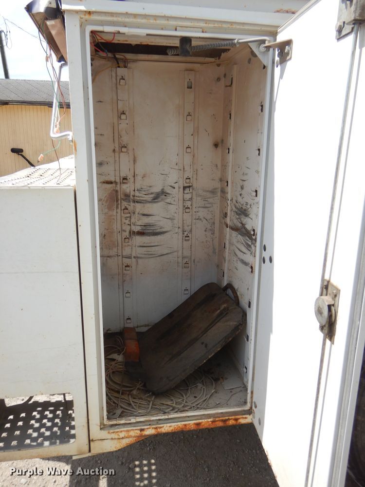 image for item ED9478 1994 GMC TopKick C6500 bucket truck