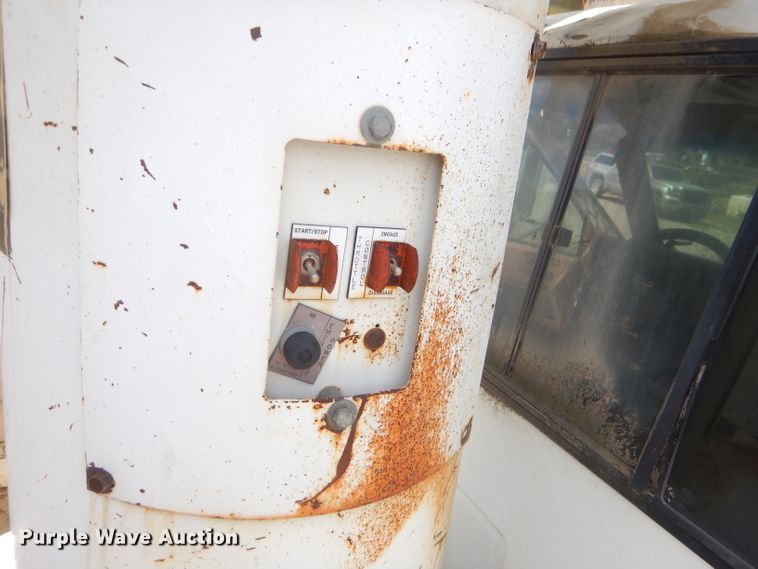 image for item ED9478 1994 GMC TopKick C6500 bucket truck