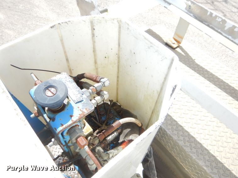 image for item ED9478 1994 GMC TopKick C6500 bucket truck