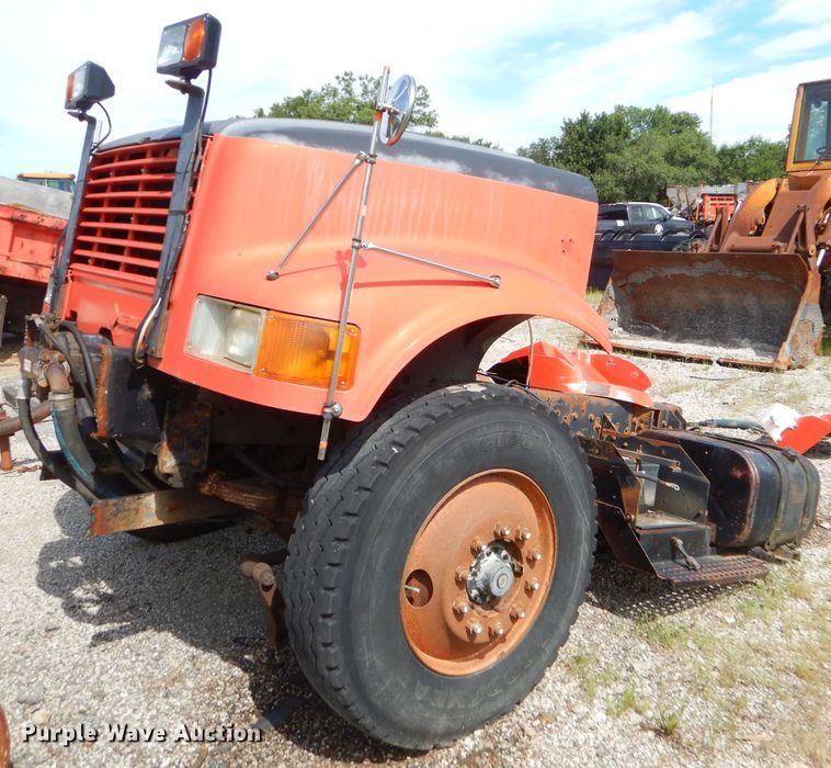 image for item ED9481 1993 International 4900 front end