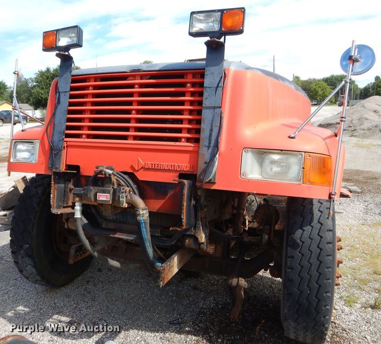 image for item ED9481 1993 International 4900 front end