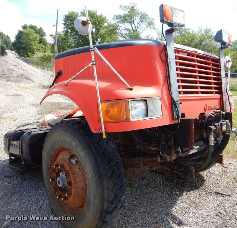 image for item ED9481 1993 International 4900 front end