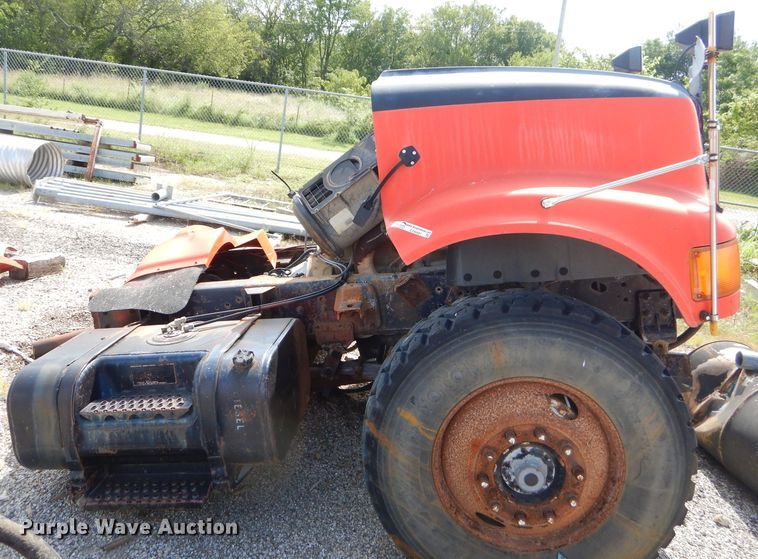 image for item ED9481 1993 International 4900 front end