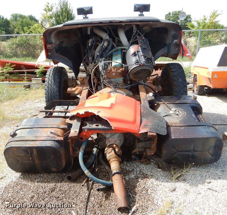 image for item ED9481 1993 International 4900 front end