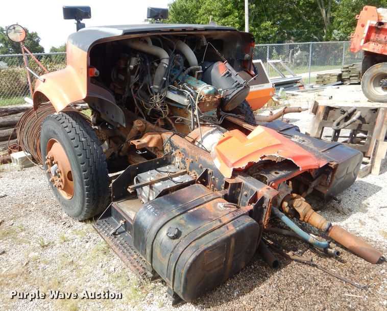 image for item ED9481 1993 International 4900 front end