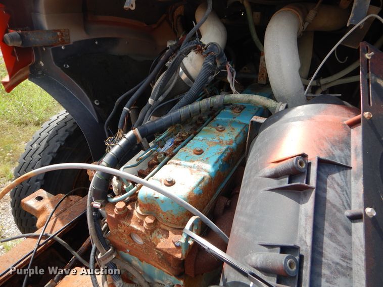 image for item ED9481 1993 International 4900 front end