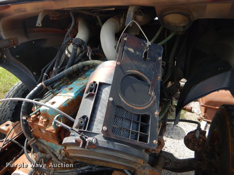 image for item ED9481 1993 International 4900 front end