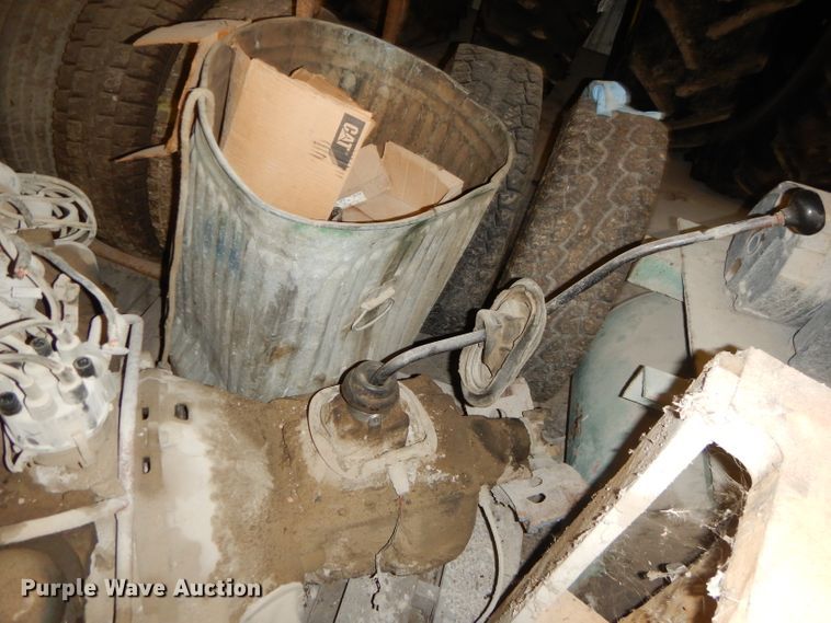 image for item ED9482 318 C.I.D. eight cylinder gas engine