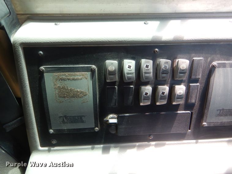 image for item ED9494 2000 International 3800 Thomas school bus