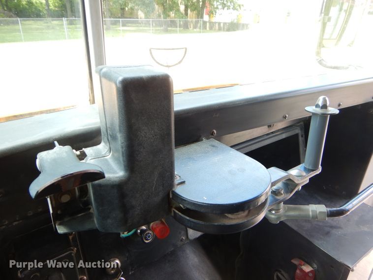 image for item ED9494 2000 International 3800 Thomas school bus