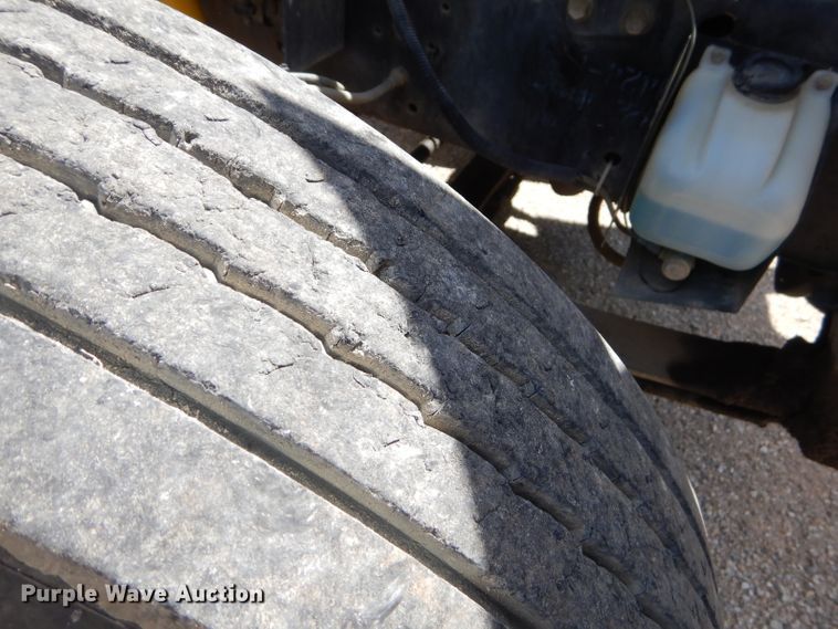 image for item ED9494 2000 International 3800 Thomas school bus