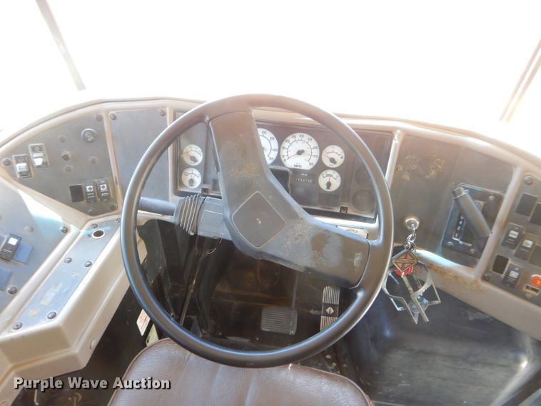 image for item ED9495 2002 International CE Thomas school bus