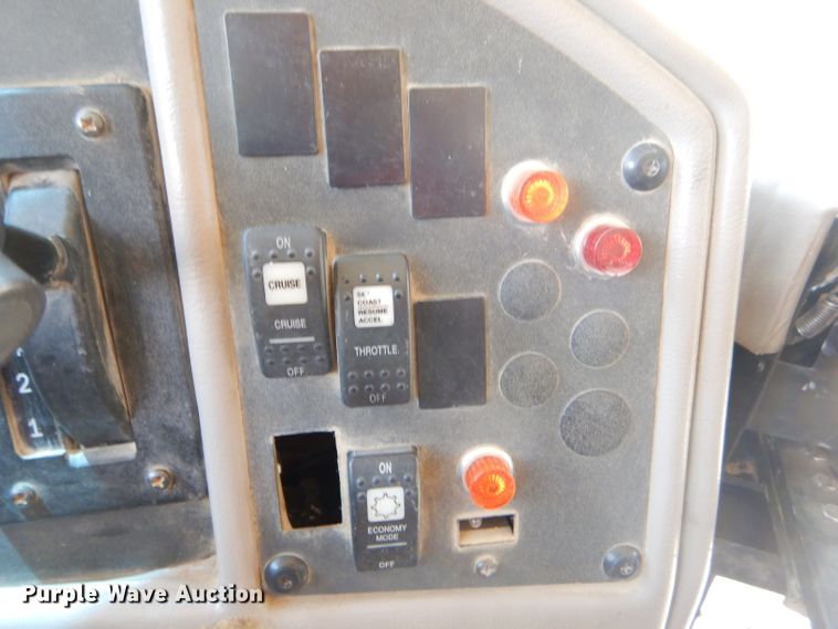 image for item ED9495 2002 International CE Thomas school bus