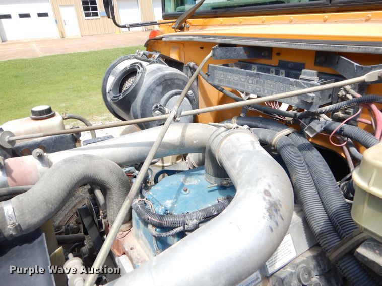 image for item ED9495 2002 International CE Thomas school bus