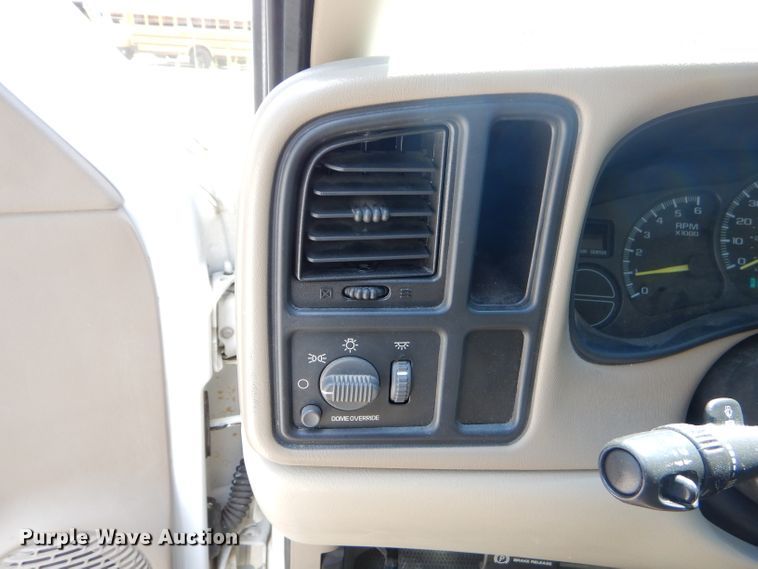 image for item ED9496 2001 Chevrolet Suburban C1500 SUV