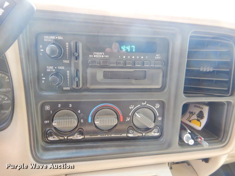 image for item ED9496 2001 Chevrolet Suburban C1500 SUV