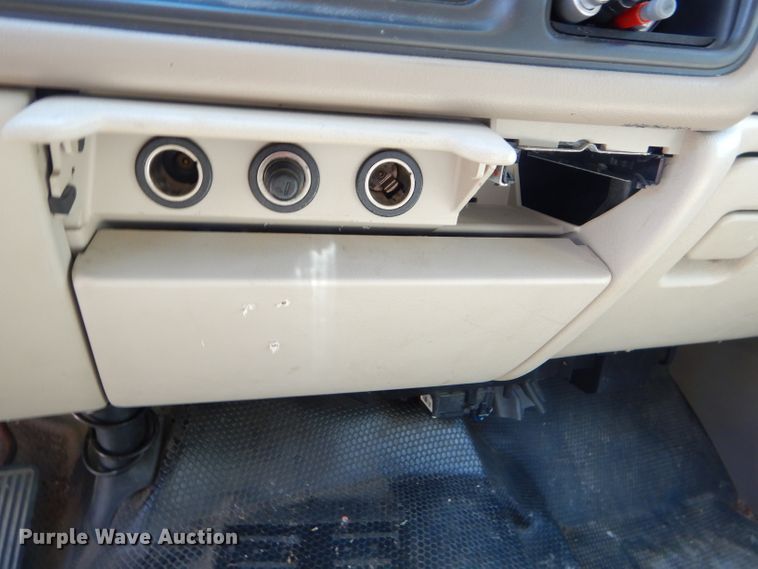 image for item ED9496 2001 Chevrolet Suburban C1500 SUV