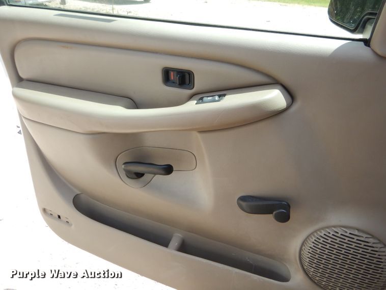 image for item ED9496 2001 Chevrolet Suburban C1500 SUV