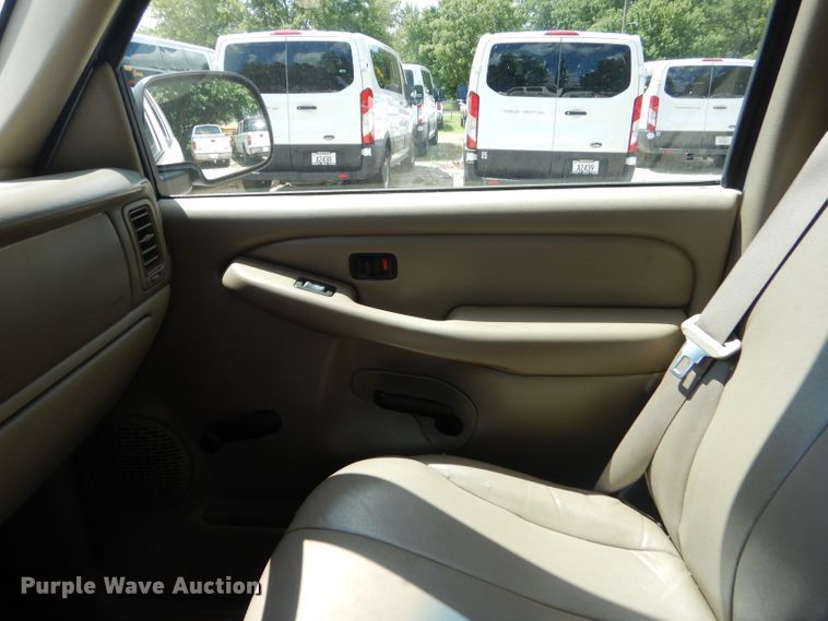 image for item ED9496 2001 Chevrolet Suburban C1500 SUV