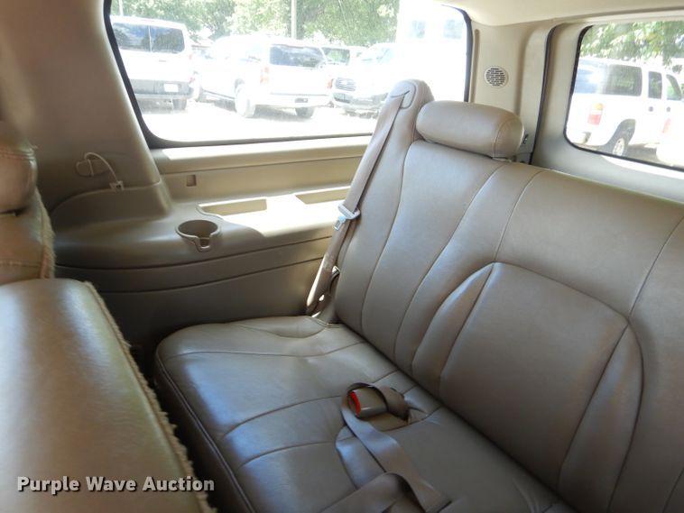 image for item ED9496 2001 Chevrolet Suburban C1500 SUV