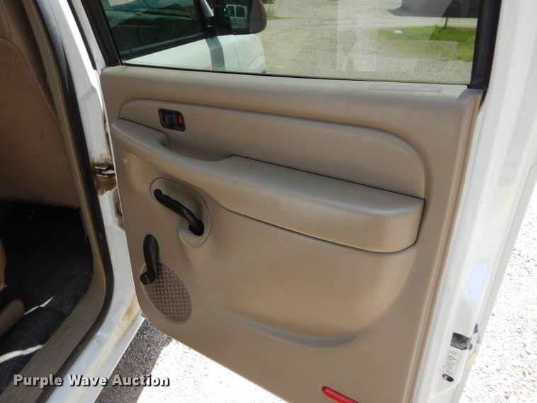 image for item ED9496 2001 Chevrolet Suburban C1500 SUV