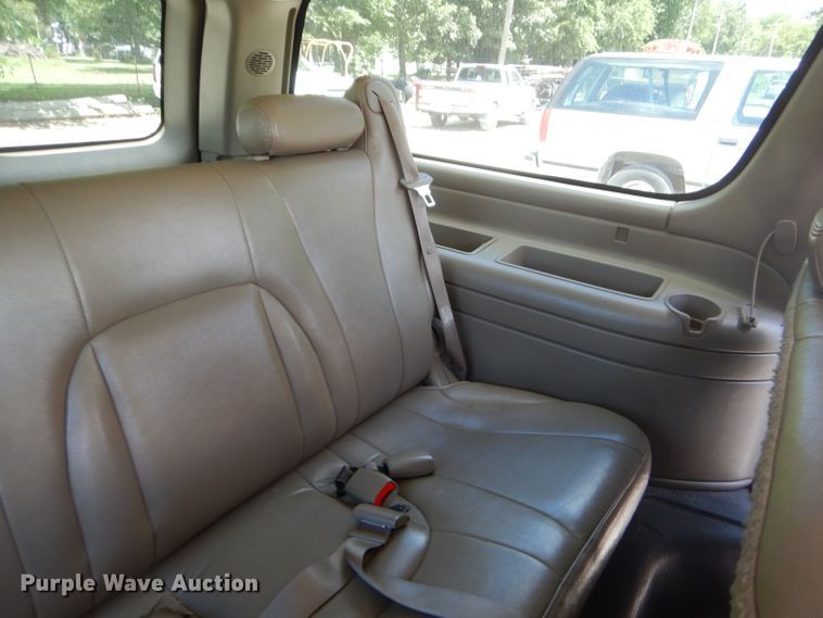 image for item ED9496 2001 Chevrolet Suburban C1500 SUV