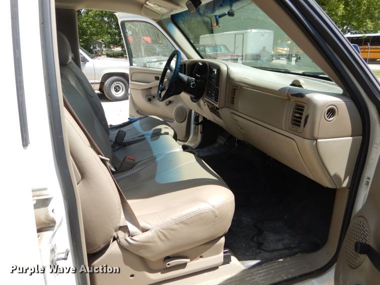 image for item ED9496 2001 Chevrolet Suburban C1500 SUV