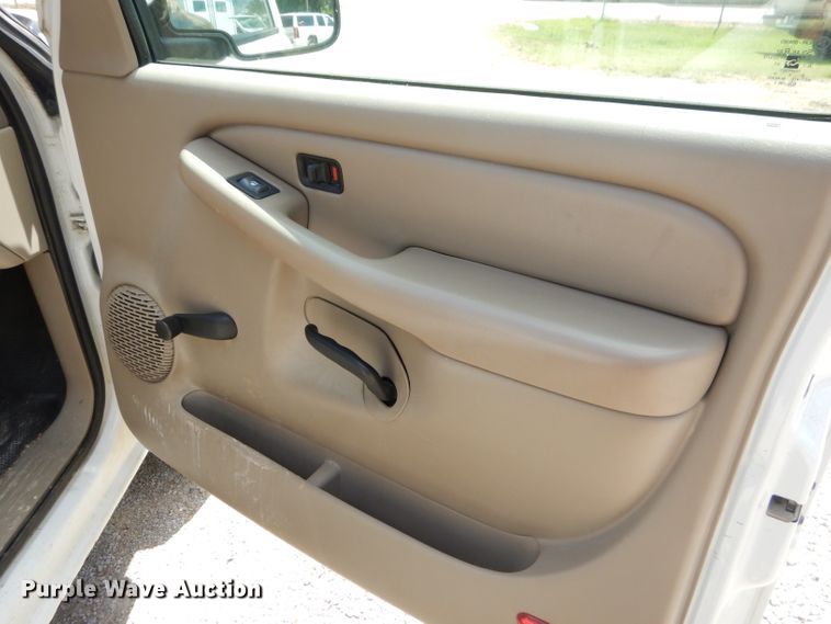 image for item ED9496 2001 Chevrolet Suburban C1500 SUV