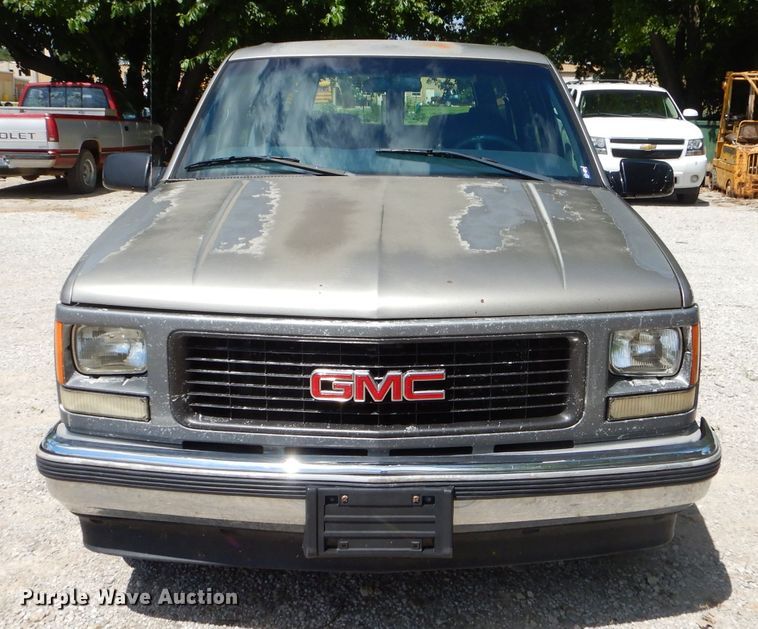 image for item ED9497 1999 GMC Suburban 1500 SUV