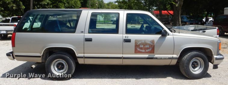 image for item ED9497 1999 GMC Suburban 1500 SUV
