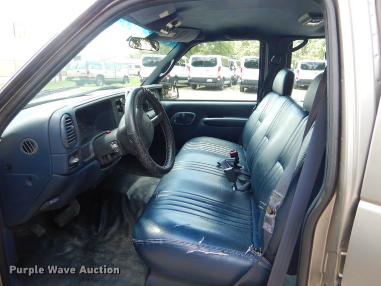 image for item ED9497 1999 GMC Suburban 1500 SUV