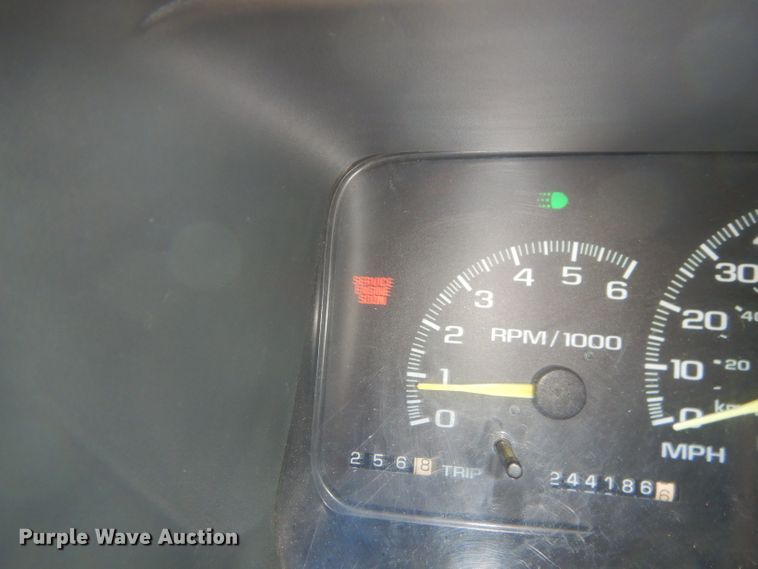 image for item ED9497 1999 GMC Suburban 1500 SUV