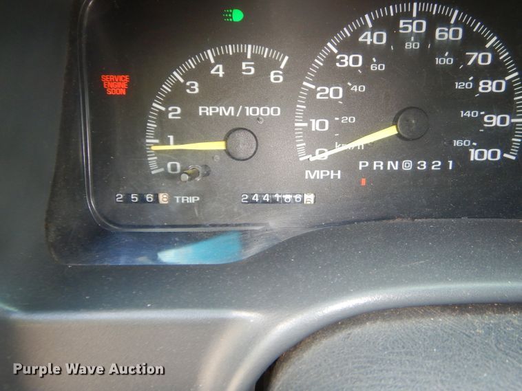 image for item ED9497 1999 GMC Suburban 1500 SUV