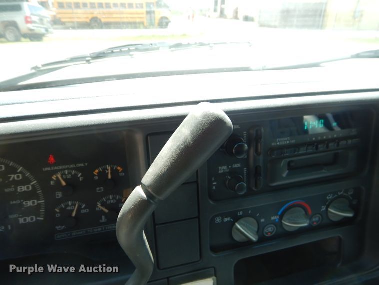 image for item ED9497 1999 GMC Suburban 1500 SUV