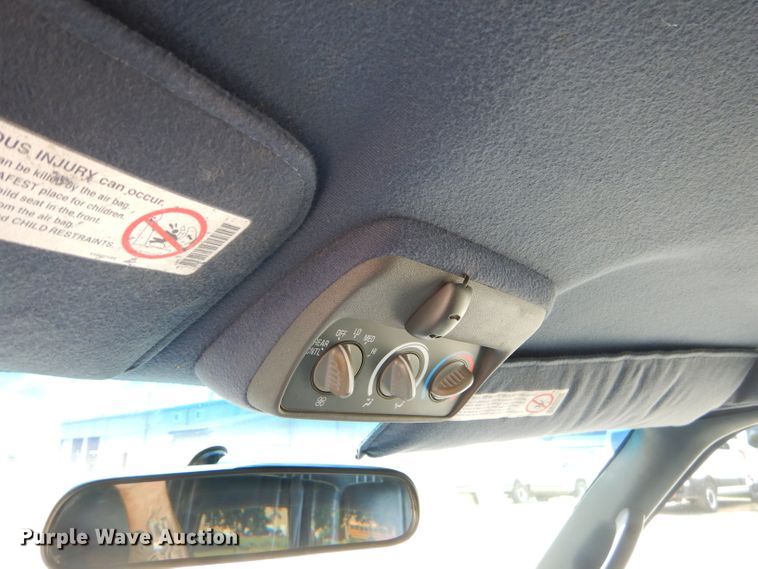 image for item ED9497 1999 GMC Suburban 1500 SUV