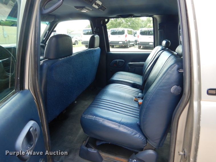 image for item ED9497 1999 GMC Suburban 1500 SUV