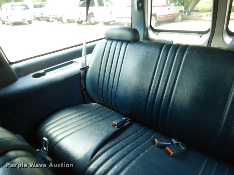 image for item ED9497 1999 GMC Suburban 1500 SUV