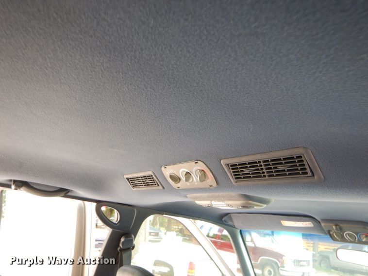 image for item ED9497 1999 GMC Suburban 1500 SUV