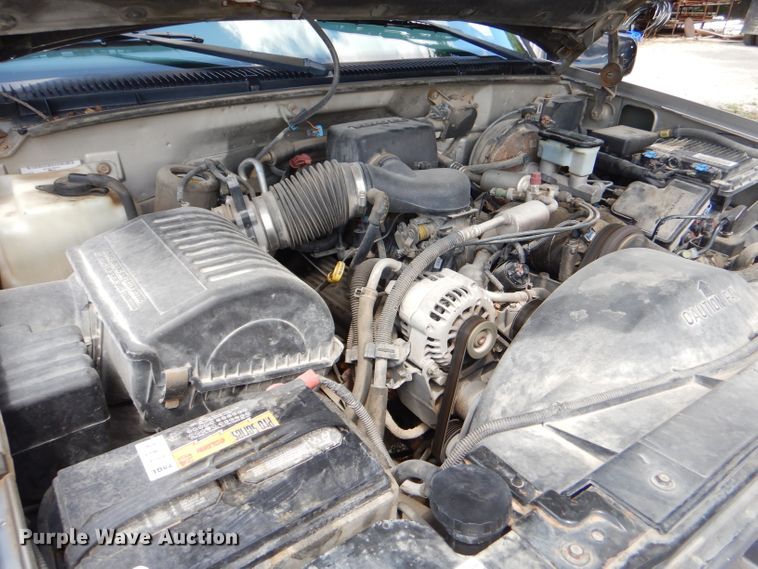 image for item ED9497 1999 GMC Suburban 1500 SUV