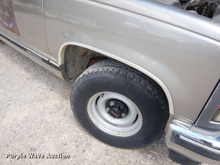 image for item ED9497 1999 GMC Suburban 1500 SUV