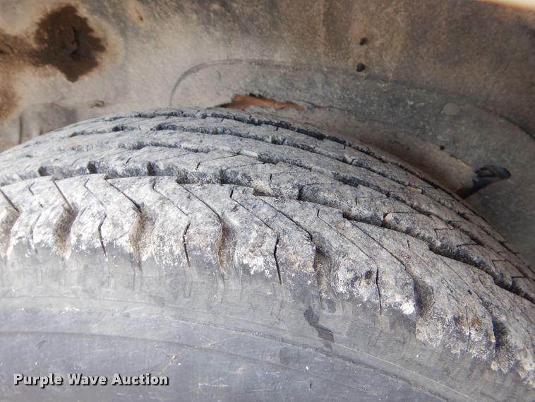 image for item ED9497 1999 GMC Suburban 1500 SUV