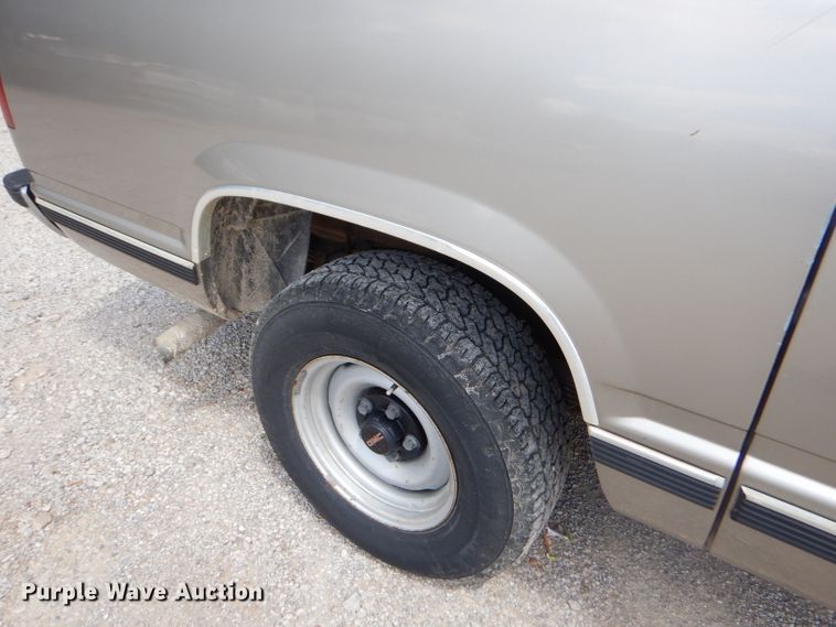 image for item ED9497 1999 GMC Suburban 1500 SUV
