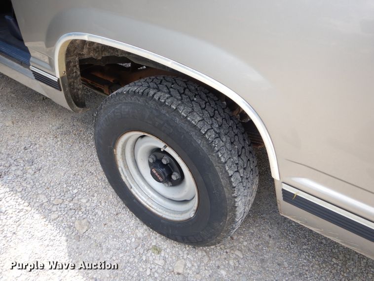 image for item ED9497 1999 GMC Suburban 1500 SUV