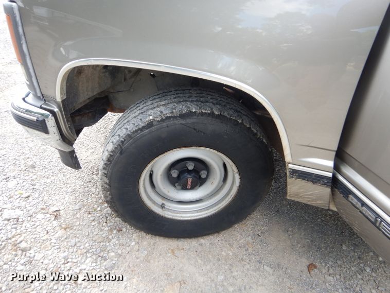 image for item ED9497 1999 GMC Suburban 1500 SUV