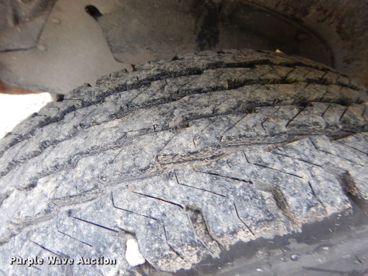 image for item ED9497 1999 GMC Suburban 1500 SUV