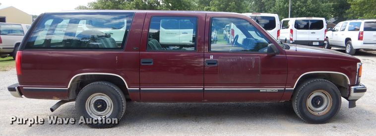 image for item ED9498 1998 GMC Suburban 1500 SUV