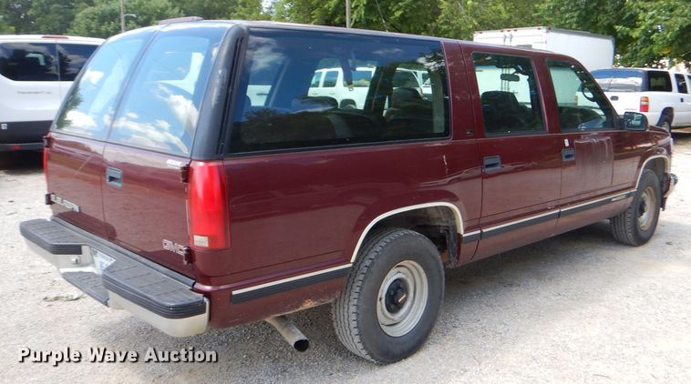image for item ED9498 1998 GMC Suburban 1500 SUV