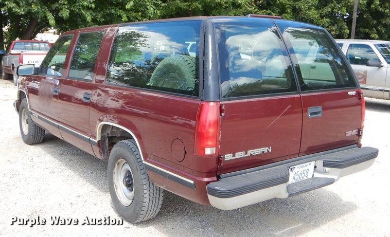 image for item ED9498 1998 GMC Suburban 1500 SUV