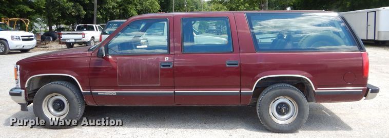 image for item ED9498 1998 GMC Suburban 1500 SUV