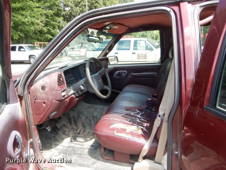 image for item ED9498 1998 GMC Suburban 1500 SUV